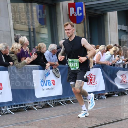 13.09.2026 - 21. swb-Marathon Bremen Strokosch-Dieckow http://msf.ph/oto/10331699 13.09.2026 13:22:49 Ziel 1809, 1900, 1935, 1963, 2306, 2367, 2427, 2827, 2899, 2914, 2961, 3098, 3233, 3374, 3560, 3729, 3920, 5114, 7909, 8045, 8231, 8304, 8377, 8646, 8671, 8672, 8732, 8787, 8819, 8820, 9827, 9921, 10127, 388, 913, 1933, 2040, 2402, 2481, 2771, 2806, 3145, 4483, 4697, 6707, 6737, 6792, 6891, 7586, 8547, 8551, 8694, 9090, 9510 meine-sportfotos.de