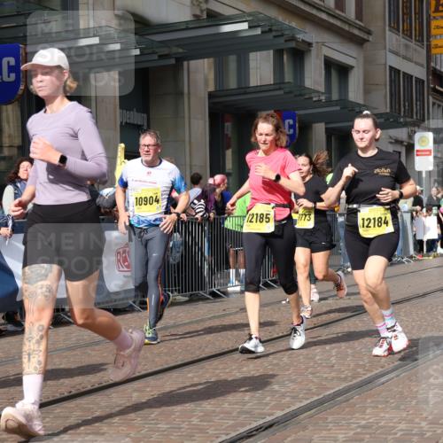 13.09.2026 - 21. swb-Marathon Bremen Strokosch-Dieckow http://msf.ph/oto/10331753 13.09.2026 11:03:15 Ziel 10090, 10091, 10092, 10187, 10309, 10327, 10420, 10569, 10902, 10904, 10950, 11211, 11411, 11595, 11598, 11655, 11746, 11773, 12074, 12184, 12185, 12611, 10092, 10150, 10185, 10195, 10237, 10528, 10531, 10598, 10715, 10724, 10727, 10731, 10959, 11070, 11095, 11313, 11493, 11676, 11697, 11830, 11836, 12068, 12214, 12421, 12432, 12448, 12483 meine-sportfotos.de