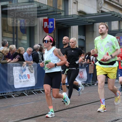 13.09.2026 - 21. swb-Marathon Bremen Strokosch-Dieckow http://msf.ph/oto/10331832 13.09.2026 13:22:52 Ziel 1809, 1900, 1935, 2306, 2367, 2427, 2827, 2899, 2914, 2961, 3098, 3233, 3374, 3729, 3920, 5114, 5820, 5821, 7909, 8045, 8231, 8304, 8377, 8671, 8672, 8732, 8787, 8819, 8820, 9436, 9827, 9921, 10127, 388, 913, 1963, 2040, 2402, 2481, 2771, 2806, 3145, 3560, 4483, 6707, 6737, 6792, 6891, 7586, 8547, 8551, 8646, 8694, 9090, 9510 meine-sportfotos.de