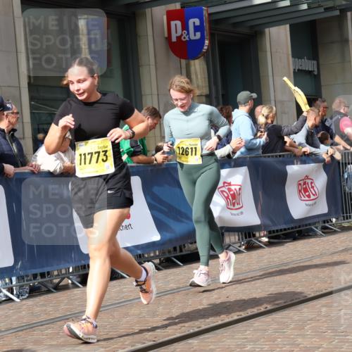 13.09.2026 - 21. swb-Marathon Bremen Strokosch-Dieckow http://msf.ph/oto/10331869 13.09.2026 11:03:18 Ziel 10090, 10091, 10187, 10309, 10327, 10420, 10569, 10796, 10902, 10904, 10950, 11211, 11411, 11595, 11598, 11655, 11746, 11773, 11868, 12074, 12611, 10092, 10150, 10185, 10195, 10237, 10528, 10531, 10598, 10715, 10724, 10727, 10731, 10959, 11070, 11095, 11313, 11493, 11676, 11830, 11836, 12068, 12184, 12185, 12214, 12421, 12432, 12448, 12483 meine-sportfotos.de
