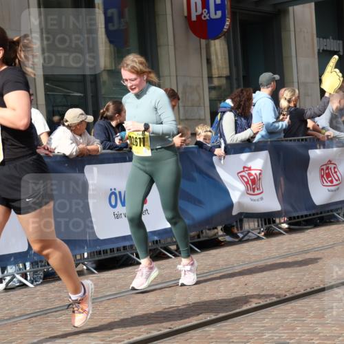 13.09.2026 - 21. swb-Marathon Bremen Strokosch-Dieckow http://msf.ph/oto/10331884 13.09.2026 11:03:18 Ziel 10090, 10091, 10187, 10309, 10327, 10420, 10569, 10796, 10902, 10904, 10950, 11211, 11411, 11595, 11598, 11655, 11746, 11773, 11868, 12074, 12611, 10092, 10150, 10185, 10195, 10237, 10528, 10531, 10598, 10715, 10724, 10727, 10731, 10959, 11070, 11095, 11313, 11493, 11676, 11830, 11836, 12068, 12184, 12185, 12214, 12421, 12432, 12448, 12483 meine-sportfotos.de