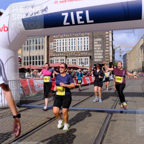13.09.2026 - 21. swb-Marathon Bremen Tim E. http://msf.ph/oto/10331892 13.09.2026 11:04:39 Ziel 10182, 10245, 10291, 10526, 10613, 10755, 11214, 11215, 11221, 11248, 11336, 11410, 11720, 11726, 11740, 12009, 12276, 12929 meine-sportfotos.de