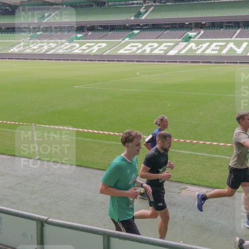 13.09.2026 - 21. swb-Marathon Bremen Michael Burmester http://msf.ph/oto/10331903 13.09.2026 13:03:46 Laufen im Stadion 209, 210, 488, 534, 565, 596, 725, 762, 881, 936, 940, 1014, 1343, 1373, 1458, 1460, 1479, 1611, 1649, 1653, 1771, 2223, 2276, 2364, 2369, 2421, 2434, 2513, 2625, 2668, 2779, 2851, 2872, 2891, 2900, 2934, 2977, 3028, 3114, 3135, 3217, 3258, 3360, 3402, 3419, 3425, 3454, 3460, 3496, 3510, 3521, 3576, 3579, 3585, 3597, 3603, 3618, 3721, 3796, 3846, 3852, 3859, 3893, 3909, 3938, 3970, 3983, 4077, 4133, 4506, 4558, 242 meine-sportfotos.de