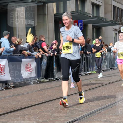 13.09.2026 - 21. swb-Marathon Bremen Strokosch-Dieckow http://msf.ph/oto/10331931 13.09.2026 11:03:22 Ziel 10090, 10091, 10327, 10357, 10420, 10429, 10569, 10796, 10902, 10950, 11211, 11325, 11411, 11451, 11595, 11655, 11746, 11868, 12074, 10092, 10150, 10185, 10187, 10195, 10237, 10309, 10528, 10531, 10598, 10715, 10724, 10727, 10904, 10959, 11070, 11095, 11493, 11598, 11676, 11773, 11830, 11836, 12068, 12184, 12185, 12214, 12421, 12432, 12483, 12611 meine-sportfotos.de