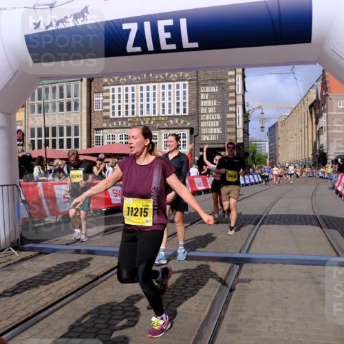 13.09.2026 - 21. swb-Marathon Bremen Tim E. http://msf.ph/oto/10331973 13.09.2026 11:04:40 Ziel 10160, 10182, 10245, 10291, 10526, 10613, 10755, 11214, 11215, 11221, 11248, 11336, 11410, 11720, 11740, 11761, 12009, 12929 meine-sportfotos.de