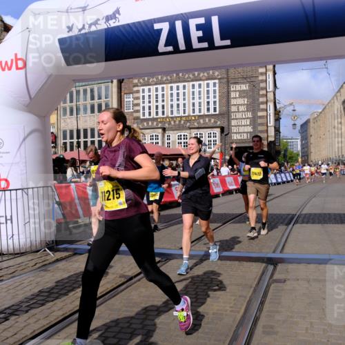 13.09.2026 - 21. swb-Marathon Bremen Tim E. http://msf.ph/oto/10331984 13.09.2026 11:04:40 Ziel 10160, 10182, 10245, 10291, 10526, 10613, 10755, 11214, 11215, 11221, 11248, 11336, 11410, 11720, 11740, 11761, 12009, 12929 meine-sportfotos.de