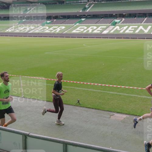 13.09.2026 - 21. swb-Marathon Bremen Michael Burmester http://msf.ph/oto/10331993 13.09.2026 13:03:51 Laufen im Stadion 209, 210, 488, 534, 565, 596, 725, 762, 881, 936, 940, 1014, 1343, 1373, 1456, 1458, 1460, 1479, 1611, 1649, 1653, 1771, 2223, 2276, 2364, 2369, 2421, 2430, 2434, 2452, 2513, 2625, 2779, 2851, 2872, 2891, 2900, 2910, 2934, 2957, 2977, 3028, 3114, 3135, 3217, 3258, 3360, 3402, 3419, 3425, 3454, 3460, 3496, 3510, 3521, 3576, 3579, 3585, 3597, 3618, 3796, 3846, 3852, 3859, 3893, 3909, 3938, 3970, 3983, 4077, 4133, 4558, 242 meine-sportfotos.de