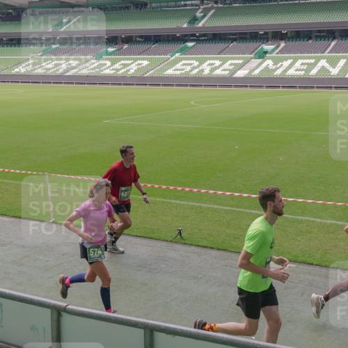 13.09.2026 - 21. swb-Marathon Bremen Michael Burmester http://msf.ph/oto/10332013 13.09.2026 13:03:52 Laufen im Stadion 209, 210, 488, 534, 565, 596, 725, 762, 881, 940, 1014, 1343, 1373, 1456, 1458, 1460, 1479, 1611, 1649, 1653, 1771, 2223, 2276, 2364, 2369, 2421, 2430, 2434, 2452, 2513, 2625, 2779, 2851, 2872, 2891, 2900, 2910, 2934, 2957, 2977, 3028, 3114, 3135, 3217, 3258, 3360, 3402, 3419, 3425, 3454, 3460, 3496, 3510, 3521, 3576, 3579, 3585, 3597, 3618, 3796, 3846, 3859, 3893, 3909, 3938, 3970, 3983, 4077, 4133, 4558, 242 meine-sportfotos.de