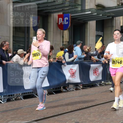 13.09.2026 - 21. swb-Marathon Bremen Strokosch-Dieckow http://msf.ph/oto/10332019 13.09.2026 11:03:24 Ziel 10090, 10091, 10152, 10327, 10357, 10420, 10429, 10569, 10796, 10902, 10918, 10950, 11211, 11325, 11411, 11451, 11595, 11655, 11746, 11868, 11967, 12074, 12504, 10092, 10150, 10187, 10195, 10237, 10309, 10528, 10531, 10598, 10715, 10724, 10727, 10904, 10959, 11070, 11493, 11598, 11676, 11773, 11830, 11836, 12068, 12184, 12185, 12214, 12421, 12432, 12483, 12611 meine-sportfotos.de