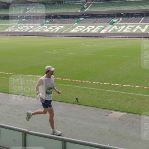13.09.2026 - 21. swb-Marathon Bremen Michael Burmester http://msf.ph/oto/10332026 13.09.2026 13:03:55 Laufen im Stadion 209, 210, 488, 534, 565, 596, 725, 762, 881, 940, 1014, 1343, 1373, 1456, 1458, 1460, 1479, 1611, 1649, 1653, 1771, 2223, 2276, 2364, 2369, 2421, 2430, 2434, 2452, 2513, 2625, 2779, 2851, 2872, 2891, 2900, 2910, 2934, 2957, 2977, 3028, 3114, 3135, 3217, 3258, 3360, 3402, 3419, 3425, 3454, 3460, 3496, 3510, 3521, 3576, 3579, 3585, 3597, 3618, 3796, 3846, 3859, 3893, 3909, 3938, 3970, 3983, 4077, 4133, 4558, 242 meine-sportfotos.de