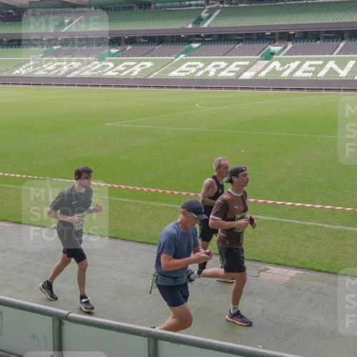 13.09.2026 - 21. swb-Marathon Bremen Michael Burmester http://msf.ph/oto/10332058 13.09.2026 13:03:58 Laufen im Stadion 209, 210, 488, 534, 565, 596, 725, 762, 881, 940, 1014, 1343, 1373, 1456, 1458, 1460, 1479, 1611, 1649, 1653, 1687, 1771, 2223, 2276, 2364, 2369, 2421, 2430, 2434, 2452, 2513, 2625, 2779, 2851, 2872, 2891, 2900, 2910, 2934, 2957, 2977, 3028, 3114, 3135, 3217, 3258, 3360, 3402, 3419, 3425, 3454, 3460, 3496, 3510, 3521, 3576, 3579, 3585, 3597, 3618, 3796, 3846, 3859, 3893, 3909, 3938, 3970, 3983, 4077, 4133, 4558, 242 meine-sportfotos.de