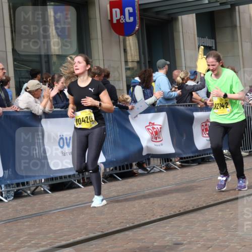 13.09.2026 - 21. swb-Marathon Bremen Strokosch-Dieckow http://msf.ph/oto/10332080 13.09.2026 11:03:25 Ziel 10090, 10091, 10152, 10327, 10357, 10403, 10420, 10429, 10569, 10796, 10902, 10918, 10950, 11149, 11211, 11325, 11411, 11451, 11511, 11595, 11655, 11746, 11868, 11967, 12074, 12504, 10092, 10150, 10187, 10195, 10237, 10309, 10528, 10531, 10598, 10724, 10727, 10904, 10959, 11070, 11493, 11598, 11676, 11773, 11830, 11836, 12068, 12184, 12185, 12214, 12483, 12611 meine-sportfotos.de