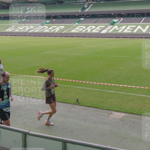13.09.2026 - 21. swb-Marathon Bremen Michael Burmester http://msf.ph/oto/10332088 13.09.2026 13:04:02 Laufen im Stadion 209, 210, 488, 534, 565, 596, 725, 762, 881, 940, 1014, 1343, 1373, 1456, 1458, 1460, 1479, 1611, 1649, 1653, 1687, 1771, 2223, 2276, 2364, 2369, 2421, 2430, 2434, 2452, 2513, 2625, 2779, 2851, 2867, 2872, 2891, 2900, 2910, 2919, 2934, 2957, 2977, 3028, 3114, 3135, 3217, 3258, 3360, 3402, 3419, 3425, 3454, 3460, 3496, 3510, 3521, 3576, 3579, 3585, 3597, 3618, 3796, 3846, 3859, 3909, 3938, 3970, 3983, 4077, 4133, 242 meine-sportfotos.de