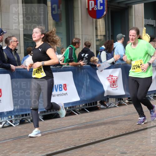13.09.2026 - 21. swb-Marathon Bremen Strokosch-Dieckow http://msf.ph/oto/10332094 13.09.2026 11:03:26 Ziel 10090, 10091, 10152, 10327, 10357, 10403, 10420, 10429, 10569, 10796, 10902, 10918, 10950, 11149, 11211, 11325, 11411, 11451, 11511, 11595, 11655, 11746, 11868, 11967, 12074, 12504, 10092, 10150, 10187, 10195, 10237, 10309, 10528, 10531, 10598, 10724, 10727, 10904, 10959, 11070, 11493, 11598, 11676, 11773, 11830, 11836, 12068, 12184, 12185, 12214, 12611 meine-sportfotos.de