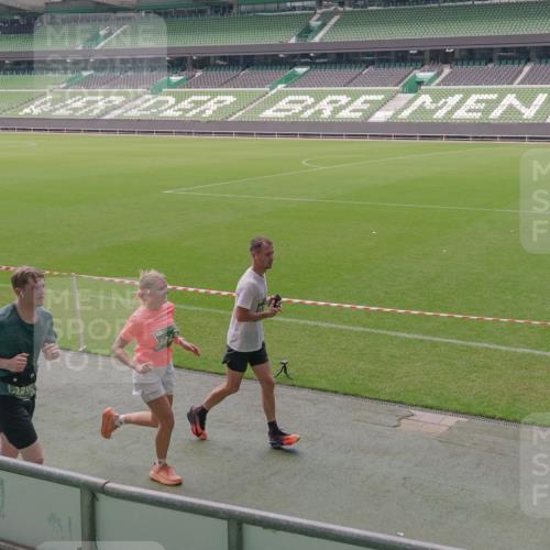 13.09.2026 - 21. swb-Marathon Bremen Michael Burmester http://msf.ph/oto/10332124 13.09.2026 13:04:05 Laufen im Stadion 178, 209, 210, 488, 534, 565, 596, 725, 762, 881, 940, 1014, 1239, 1343, 1373, 1456, 1458, 1460, 1479, 1611, 1649, 1653, 1687, 1771, 2223, 2276, 2364, 2369, 2421, 2430, 2434, 2452, 2513, 2625, 2723, 2779, 2851, 2867, 2872, 2891, 2900, 2910, 2919, 2934, 2957, 2977, 3028, 3114, 3135, 3217, 3258, 3360, 3402, 3419, 3425, 3454, 3460, 3496, 3510, 3521, 3576, 3579, 3585, 3597, 3618, 3796, 3846, 3859, 3909, 3938, 3970, 3983, 4077, 4133, 242 meine-sportfotos.de