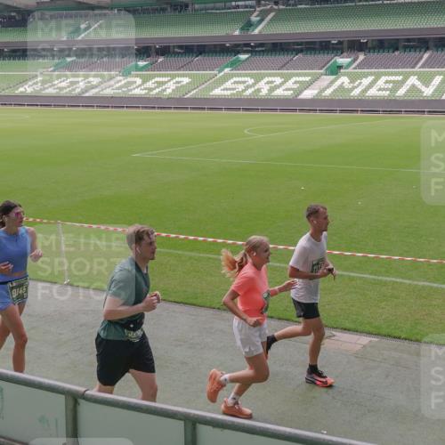 13.09.2026 - 21. swb-Marathon Bremen Michael Burmester http://msf.ph/oto/10332138 13.09.2026 13:04:05 Laufen im Stadion 178, 209, 210, 488, 534, 565, 596, 725, 762, 881, 940, 1014, 1239, 1343, 1373, 1456, 1458, 1460, 1479, 1611, 1649, 1653, 1687, 1771, 2223, 2276, 2364, 2369, 2421, 2430, 2434, 2452, 2513, 2625, 2723, 2779, 2851, 2867, 2872, 2891, 2900, 2910, 2919, 2934, 2957, 2977, 3028, 3114, 3135, 3217, 3258, 3360, 3402, 3419, 3425, 3454, 3460, 3496, 3510, 3521, 3576, 3579, 3585, 3597, 3618, 3796, 3846, 3859, 3909, 3938, 3970, 3983, 4077, 4133, 242 meine-sportfotos.de