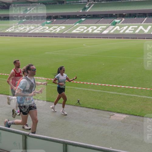 13.09.2026 - 21. swb-Marathon Bremen Michael Burmester http://msf.ph/oto/10332195 13.09.2026 13:04:13 Laufen im Stadion 178, 209, 210, 488, 534, 565, 596, 725, 762, 881, 940, 1014, 1239, 1307, 1343, 1373, 1456, 1458, 1460, 1479, 1611, 1649, 1653, 1656, 1687, 1771, 1780, 1941, 2023, 2223, 2369, 2421, 2430, 2434, 2452, 2513, 2625, 2723, 2851, 2867, 2872, 2891, 2900, 2910, 2919, 2934, 2957, 2977, 3028, 3135, 3217, 3320, 3343, 3360, 3402, 3419, 3425, 3454, 3460, 3510, 3521, 3579, 3585, 3597, 3618, 3796, 3846, 3859, 3909, 3938, 3970, 3983, 4077, 4133, 242 meine-sportfotos.de