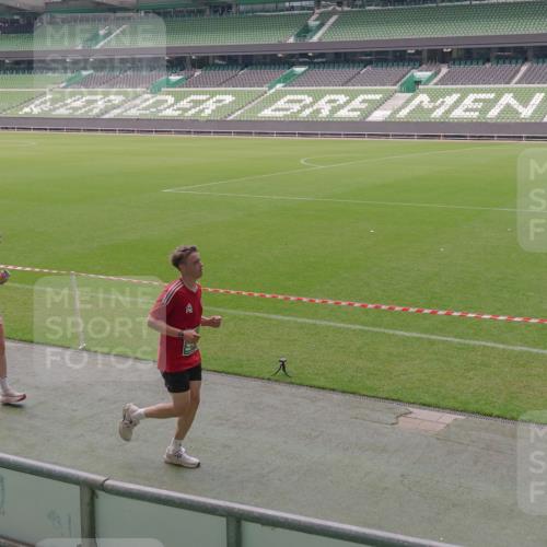 13.09.2026 - 21. swb-Marathon Bremen Michael Burmester http://msf.ph/oto/10332236 13.09.2026 13:04:16 Laufen im Stadion 178, 209, 210, 488, 534, 565, 596, 725, 762, 881, 940, 1014, 1239, 1307, 1343, 1373, 1456, 1458, 1460, 1479, 1611, 1627, 1649, 1653, 1656, 1687, 1771, 1780, 1932, 1941, 2023, 2223, 2369, 2430, 2434, 2452, 2513, 2625, 2723, 2851, 2867, 2872, 2891, 2900, 2910, 2919, 2934, 2957, 2977, 3028, 3135, 3217, 3320, 3343, 3360, 3402, 3419, 3425, 3454, 3460, 3510, 3521, 3579, 3597, 3618, 3796, 3846, 3859, 3909, 3938, 3970, 3983, 4077, 4133, 242 meine-sportfotos.de