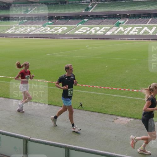 13.09.2026 - 21. swb-Marathon Bremen Michael Burmester http://msf.ph/oto/10332292 13.09.2026 13:04:19 Laufen im Stadion 178, 209, 210, 488, 534, 565, 596, 725, 762, 881, 940, 1014, 1239, 1307, 1343, 1373, 1456, 1458, 1460, 1479, 1611, 1627, 1649, 1653, 1656, 1687, 1771, 1780, 1914, 1932, 1941, 2023, 2126, 2223, 2369, 2430, 2434, 2452, 2513, 2625, 2723, 2851, 2867, 2872, 2891, 2900, 2910, 2919, 2934, 2957, 2959, 2977, 3028, 3135, 3217, 3320, 3343, 3360, 3402, 3419, 3425, 3454, 3460, 3510, 3521, 3579, 3597, 3618, 3796, 3846, 3859, 3909, 3970, 4077, 242 meine-sportfotos.de