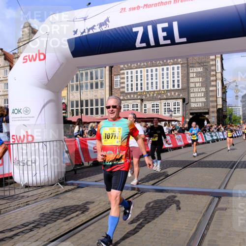 13.09.2026 - 21. swb-Marathon Bremen Tim E. http://msf.ph/oto/10332331 13.09.2026 11:04:49 Ziel 10160, 10245, 10526, 10711, 10755, 10877, 11114, 11214, 11215, 11248, 11364, 11410, 11592, 11740, 11761, 11991, 12009, 12929 meine-sportfotos.de