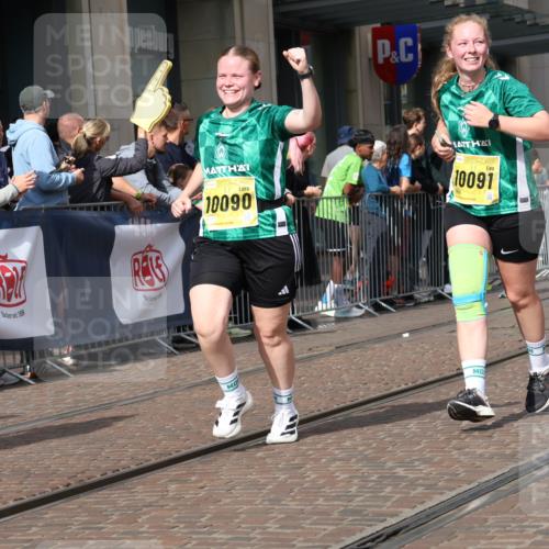13.09.2026 - 21. swb-Marathon Bremen Strokosch-Dieckow http://msf.ph/oto/10332359 13.09.2026 11:03:32 Ziel 10090, 10091, 10152, 10327, 10357, 10403, 10429, 10569, 10607, 10659, 10720, 10796, 10918, 10950, 11149, 11319, 11325, 11451, 11470, 11471, 11511, 11595, 11618, 11868, 11967, 12074, 12140, 12260, 12392, 12433, 12504, 10092, 10150, 10187, 10237, 10309, 10420, 10724, 10902, 10904, 11211, 11411, 11598, 11655, 11746, 11773, 11830, 12068, 12184, 12185, 12611 meine-sportfotos.de