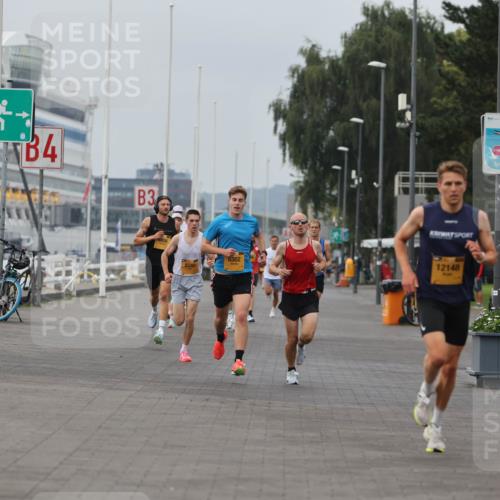 13.09.2026 - Kiel Lauf Andreas Tolksdorf http://msf.ph/oto/10332369 13.09.2026 09:51:26 Kiellinie 4, 3, 4858, 8240, 6302, 12148, 1987 meine-sportfotos.de