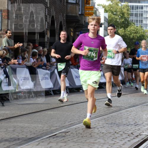 13.09.2026 - 21. swb-Marathon Bremen Strokosch-Dieckow http://msf.ph/oto/10332370 13.09.2026 13:25:28 Ziel 1080, 1119, 1166, 1264, 1436, 1448, 2322, 3105, 3187, 4091, 4113, 4459, 4507, 4918, 6079, 6113, 6943, 7306, 7326, 7409, 8245, 9036, 9073, 9152, 9360, 9493, 13088, 191, 209, 1458, 1752, 3124, 3186, 3806, 4439, 4717, 4927, 5703, 5755, 5814, 8545, 8597, 8890, 9440, 9506 meine-sportfotos.de