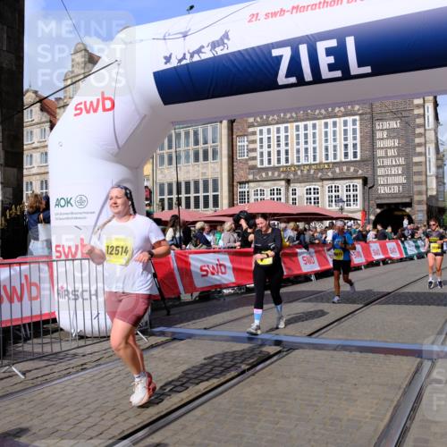 13.09.2026 - 21. swb-Marathon Bremen Tim E. http://msf.ph/oto/10332371 13.09.2026 11:04:51 Ziel 10160, 10245, 10481, 10526, 10711, 10755, 10877, 11114, 11214, 11215, 11248, 11364, 11410, 11592, 11761, 11991, 12009, 12929 meine-sportfotos.de