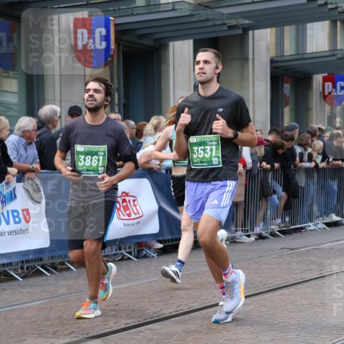 13.09.2026 - 21. swb-Marathon Bremen Strokosch-Dieckow http://msf.ph/oto/10332433 13.09.2026 13:23:06 Ziel 135, 672, 2306, 2371, 2409, 2427, 2490, 2627, 2899, 3078, 3138, 3173, 3531, 3856, 3861, 3939, 5820, 5821, 6843, 6848, 6923, 8045, 8231, 8560, 8863, 9088, 9196, 9436, 9827, 10127, 913, 1809, 1900, 1935, 1963, 2040, 2367, 2827, 2914, 2961, 3098, 3145, 3233, 3374, 3560, 3729, 3920, 5114, 6737, 6792, 7909, 8231, 8304, 8377, 8646, 8671, 8672, 8732, 8787, 8819, 8820, 9921 meine-sportfotos.de