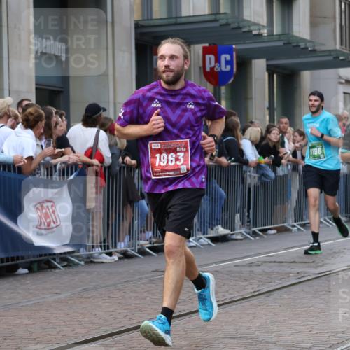 13.09.2026 - 21. swb-Marathon Bremen Strokosch-Dieckow http://msf.ph/oto/10332464 13.09.2026 13:23:07 Ziel 135, 672, 2306, 2371, 2409, 2427, 2490, 2627, 2899, 3078, 3138, 3173, 3531, 3856, 3861, 3939, 5820, 5821, 6843, 6848, 6923, 8045, 8560, 8863, 9088, 9196, 9436, 9827, 10127, 1809, 1900, 1935, 1963, 2040, 2367, 2827, 2914, 2961, 3098, 3145, 3233, 3374, 3560, 3729, 3920, 5114, 6737, 6792, 7909, 8231, 8304, 8377, 8646, 8671, 8672, 8732, 8787, 8819, 8820, 9921 meine-sportfotos.de