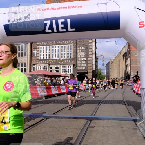 13.09.2026 - 21. swb-Marathon Bremen Tim E. http://msf.ph/oto/10332538 13.09.2026 11:04:57 Ziel 10160, 10198, 10283, 10481, 10711, 10877, 10940, 11006, 11114, 11364, 11366, 11592, 11705, 11761, 11991, 12005, 12493, 12495, 12498, 12500, 12502, 12563 meine-sportfotos.de