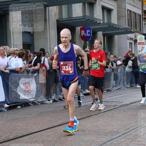 13.09.2026 - 21. swb-Marathon Bremen Strokosch-Dieckow http://msf.ph/oto/10332566 13.09.2026 13:23:11 Ziel 135, 672, 2371, 2409, 2427, 2485, 2490, 2560, 2627, 2899, 3078, 3138, 3173, 3531, 3856, 3861, 3939, 5820, 5821, 5908, 6157, 6843, 6848, 6923, 8045, 8095, 8560, 8863, 9088, 9196, 9436, 10127, 1809, 1900, 1935, 1963, 2040, 2306, 2367, 2427, 2827, 2914, 2961, 3098, 3145, 3233, 3374, 3560, 3729, 3920, 5114, 6737, 7909, 8045, 8231, 8304, 8377, 8646, 8671, 8672, 8732, 8787, 8819, 8820, 9827, 9921 meine-sportfotos.de