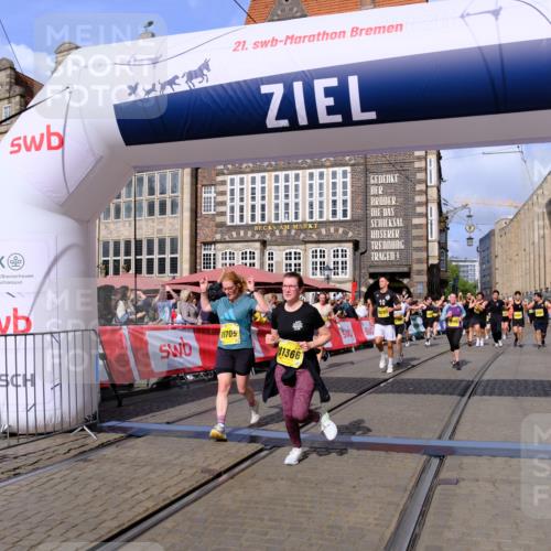 13.09.2026 - 21. swb-Marathon Bremen Tim E. http://msf.ph/oto/10332572 13.09.2026 11:05:00 Ziel 10160, 10198, 10283, 10315, 10481, 10711, 10729, 10855, 10856, 10877, 10940, 11006, 11114, 11364, 11366, 11395, 11518, 11592, 11705, 11757, 11761, 11991, 12005, 12420, 12493, 12495, 12498, 12500, 12502, 12563 meine-sportfotos.de