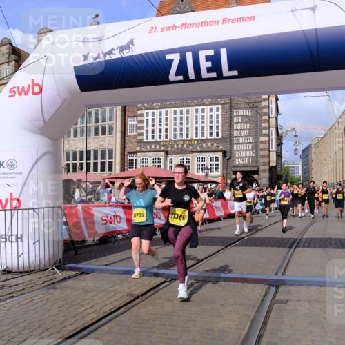13.09.2026 - 21. swb-Marathon Bremen Tim E. http://msf.ph/oto/10332582 13.09.2026 11:05:00 Ziel 10160, 10198, 10283, 10315, 10481, 10711, 10729, 10855, 10856, 10877, 10940, 11006, 11114, 11364, 11366, 11395, 11518, 11592, 11705, 11757, 11761, 11991, 12005, 12420, 12493, 12495, 12498, 12500, 12502, 12563 meine-sportfotos.de
