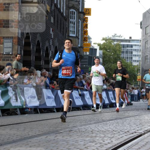 13.09.2026 - 21. swb-Marathon Bremen Strokosch-Dieckow http://msf.ph/oto/10332593 13.09.2026 13:16:04 Ziel 982, 1033, 1445, 2733, 3119, 3422, 3536, 3689, 3836, 3991, 4573, 5474, 5533, 5588, 6162, 6481, 6515, 7203, 9029, 9122, 9475, 9777, 13249, 481, 663, 740, 755, 1605, 3134, 6106, 6721, 6744, 8398, 9031, 9115, 13008, 13158 meine-sportfotos.de