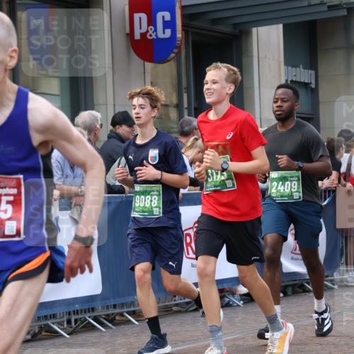 13.09.2026 - 21. swb-Marathon Bremen Strokosch-Dieckow http://msf.ph/oto/10332600 13.09.2026 13:23:13 Ziel 135, 672, 2371, 2409, 2485, 2490, 2560, 2627, 2899, 3078, 3138, 3173, 3531, 3642, 3856, 3861, 3939, 5820, 5821, 5908, 6157, 6843, 6848, 6923, 8095, 8560, 8863, 9088, 9196, 9436, 1809, 1900, 1935, 1963, 2040, 2306, 2367, 2427, 2827, 2914, 2961, 3098, 3145, 3233, 3374, 3560, 3729, 3920, 5114, 7909, 8045, 8231, 8304, 8377, 8646, 8671, 8672, 8732, 8787, 8819, 8820, 9827, 9921, 10127 meine-sportfotos.de