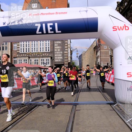 13.09.2026 - 21. swb-Marathon Bremen Tim E. http://msf.ph/oto/10332617 13.09.2026 11:05:03 Ziel 10198, 10283, 10315, 10481, 10729, 10855, 10856, 10877, 10940, 11006, 11114, 11133, 11272, 11364, 11366, 11395, 11518, 11592, 11705, 11757, 11991, 12005, 12420, 12493, 12495, 12498, 12500, 12502, 12563 meine-sportfotos.de