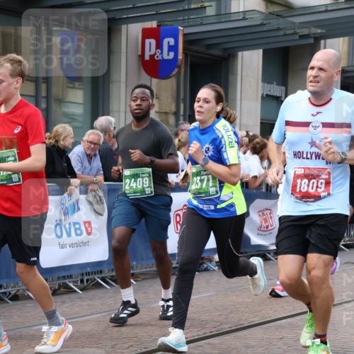 13.09.2026 - 21. swb-Marathon Bremen Strokosch-Dieckow http://msf.ph/oto/10332624 13.09.2026 13:23:13 Ziel 135, 672, 2371, 2409, 2485, 2490, 2560, 2627, 2899, 3078, 3138, 3173, 3531, 3642, 3856, 3861, 3939, 5820, 5821, 5908, 6157, 6843, 6848, 6923, 8095, 8560, 8863, 9088, 9196, 9436, 1809, 1900, 1935, 1963, 2040, 2306, 2367, 2427, 2827, 2914, 2961, 3098, 3145, 3233, 3374, 3560, 3729, 3920, 5114, 7909, 8045, 8231, 8304, 8377, 8646, 8671, 8672, 8732, 8787, 8819, 8820, 9827, 9921, 10127 meine-sportfotos.de