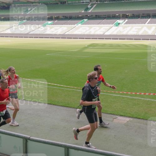 13.09.2026 - 21. swb-Marathon Bremen Michael Burmester http://msf.ph/oto/10332626 13.09.2026 13:04:40 Laufen im Stadion 178, 209, 210, 323, 488, 534, 536, 565, 596, 647, 725, 762, 881, 940, 1073, 1239, 1243, 1307, 1308, 1343, 1373, 1456, 1458, 1479, 1627, 1649, 1653, 1656, 1687, 1771, 1780, 1914, 1932, 1941, 2023, 2089, 2126, 2223, 2241, 2301, 2369, 2430, 2434, 2452, 2602, 2625, 2723, 2742, 2764, 2851, 2867, 2872, 2891, 2910, 2919, 2934, 2957, 2959, 2977, 2985, 3028, 3030, 3217, 3278, 3320, 3343, 3360, 3402, 3419, 3425, 3444, 3454, 3510, 3521, 3579, 3597, 3618, 3796, 3846, 3859, 3909, 242 meine-sportfotos.de