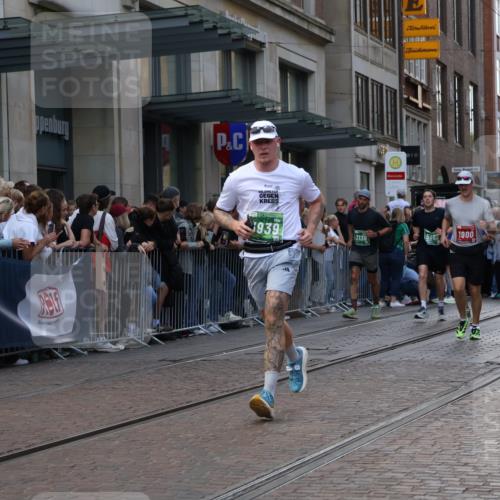 13.09.2026 - 21. swb-Marathon Bremen Strokosch-Dieckow http://msf.ph/oto/10332659 13.09.2026 13:23:15 Ziel 135, 672, 2371, 2409, 2485, 2490, 2560, 2627, 3078, 3138, 3173, 3531, 3642, 3856, 3861, 3939, 5820, 5821, 5908, 6157, 6843, 6848, 6923, 8095, 8290, 8560, 8863, 9088, 9196, 9436, 1809, 1900, 1935, 1963, 2306, 2367, 2427, 2827, 2899, 2914, 2961, 3098, 3233, 3374, 3560, 3729, 3920, 5114, 5820, 5821, 7909, 8045, 8231, 8304, 8377, 8646, 8671, 8672, 8732, 8787, 8819, 8820, 9827, 9921, 10127 meine-sportfotos.de