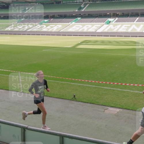 13.09.2026 - 21. swb-Marathon Bremen Michael Burmester http://msf.ph/oto/10332667 13.09.2026 13:04:44 Laufen im Stadion 178, 209, 210, 244, 323, 488, 534, 536, 565, 596, 647, 725, 881, 1073, 1239, 1243, 1307, 1308, 1343, 1373, 1456, 1458, 1479, 1627, 1649, 1653, 1656, 1687, 1771, 1780, 1914, 1932, 1941, 2023, 2089, 2126, 2223, 2241, 2301, 2369, 2430, 2434, 2452, 2602, 2625, 2723, 2742, 2764, 2851, 2867, 2872, 2891, 2910, 2919, 2934, 2957, 2959, 2977, 2985, 3028, 3030, 3217, 3278, 3320, 3343, 3402, 3419, 3425, 3444, 3454, 3485, 3510, 3521, 3579, 3597, 3618, 3796, 3846, 3859, 3909, 242 meine-sportfotos.de