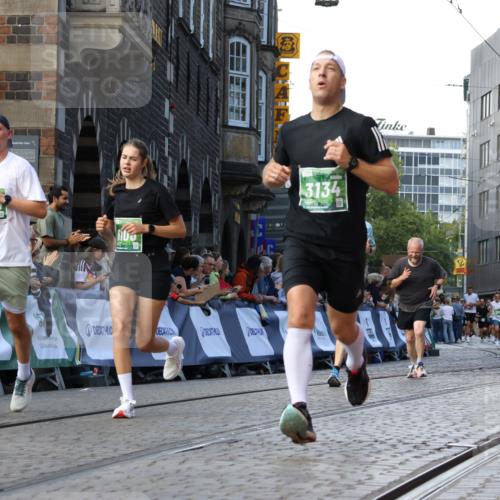 13.09.2026 - 21. swb-Marathon Bremen Strokosch-Dieckow http://msf.ph/oto/10332697 13.09.2026 13:16:07 Ziel 982, 1033, 2733, 3119, 3422, 3536, 3689, 3836, 3991, 4573, 5474, 5533, 5588, 5913, 6481, 6515, 9122, 9475, 13149, 13249, 481, 663, 740, 755, 792, 1605, 5554, 5963, 6106, 6721, 6744, 8398, 9031, 9115, 13008 meine-sportfotos.de