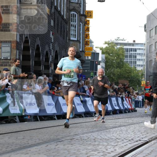 13.09.2026 - 21. swb-Marathon Bremen Strokosch-Dieckow http://msf.ph/oto/10332765 13.09.2026 13:16:09 Ziel 145, 982, 1033, 1955, 2733, 3119, 3422, 3536, 3689, 3836, 3991, 4573, 4823, 5430, 5474, 5533, 5588, 5913, 6481, 6515, 7307, 7413, 9122, 9278, 9475, 13149, 13249, 481, 740, 755, 792, 1605, 5554, 5963, 6721, 7801, 8398, 9031, 9115, 13008 meine-sportfotos.de