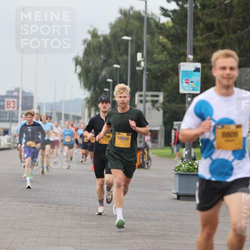 13.09.2026 - Kiel Lauf Andreas Tolksdorf http://msf.ph/oto/10332770 13.09.2026 09:51:44 Kiellinie 84, 3, 33, 798, 10850, 8809 meine-sportfotos.de
