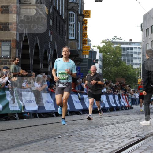13.09.2026 - 21. swb-Marathon Bremen Strokosch-Dieckow http://msf.ph/oto/10332796 13.09.2026 13:16:09 Ziel 145, 982, 1033, 1955, 2733, 3119, 3422, 3536, 3689, 3836, 3991, 4573, 4823, 5430, 5474, 5533, 5588, 5913, 6481, 6515, 7307, 7413, 9122, 9278, 9475, 13149, 13249, 481, 740, 755, 792, 1605, 5554, 5963, 6721, 7801, 8398, 9031, 9115, 13008 meine-sportfotos.de