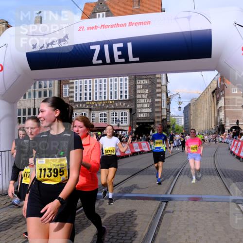 13.09.2026 - 21. swb-Marathon Bremen Tim E. http://msf.ph/oto/10332827 13.09.2026 11:05:09 Ziel 10198, 10283, 10315, 10465, 10481, 10729, 10741, 10850, 10855, 10856, 10940, 10975, 11006, 11133, 11272, 11366, 11395, 11518, 11705, 11757, 11939, 12005, 12235, 12420, 12493, 12495, 12498, 12500, 12502, 12522, 12563 meine-sportfotos.de
