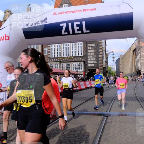 13.09.2026 - 21. swb-Marathon Bremen Tim E. http://msf.ph/oto/10332844 13.09.2026 11:05:09 Ziel 10198, 10283, 10315, 10465, 10481, 10729, 10741, 10850, 10855, 10856, 10940, 10975, 11006, 11133, 11272, 11366, 11395, 11518, 11705, 11757, 11939, 12005, 12235, 12420, 12493, 12495, 12498, 12500, 12502, 12522, 12563 meine-sportfotos.de