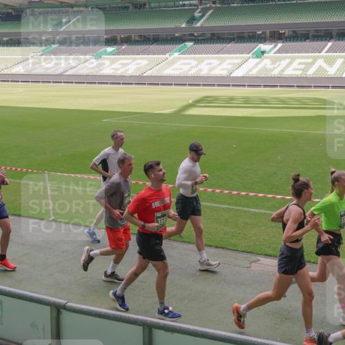 13.09.2026 - 21. swb-Marathon Bremen Michael Burmester http://msf.ph/oto/10332867 13.09.2026 13:04:57 Laufen im Stadion 178, 209, 210, 244, 323, 394, 488, 534, 536, 565, 647, 725, 881, 891, 900, 1073, 1239, 1243, 1307, 1308, 1343, 1373, 1380, 1456, 1479, 1627, 1649, 1653, 1656, 1687, 1771, 1780, 1914, 1932, 1941, 2023, 2089, 2126, 2223, 2241, 2265, 2301, 2369, 2430, 2452, 2602, 2723, 2742, 2764, 2851, 2867, 2872, 2891, 2910, 2919, 2957, 2959, 2977, 2985, 3028, 3030, 3217, 3278, 3320, 3343, 3402, 3419, 3425, 3444, 3454, 3485, 3521, 3579, 3618, 3796, 3909, 242 meine-sportfotos.de