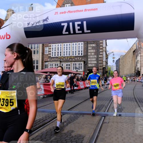 13.09.2026 - 21. swb-Marathon Bremen Tim E. http://msf.ph/oto/10332881 13.09.2026 11:05:09 Ziel 10198, 10283, 10315, 10465, 10481, 10729, 10741, 10850, 10855, 10856, 10940, 10975, 11006, 11133, 11272, 11366, 11395, 11518, 11705, 11757, 11939, 12005, 12235, 12420, 12493, 12495, 12498, 12500, 12502, 12522, 12563 meine-sportfotos.de