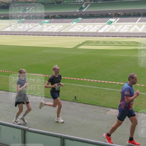 13.09.2026 - 21. swb-Marathon Bremen Michael Burmester http://msf.ph/oto/10332895 13.09.2026 13:04:58 Laufen im Stadion 178, 209, 210, 244, 323, 394, 488, 534, 536, 565, 647, 725, 881, 891, 900, 1073, 1239, 1243, 1307, 1308, 1343, 1373, 1380, 1456, 1479, 1627, 1649, 1653, 1656, 1687, 1771, 1780, 1914, 1932, 1941, 2023, 2089, 2126, 2223, 2241, 2265, 2301, 2369, 2430, 2452, 2602, 2723, 2742, 2764, 2851, 2867, 2872, 2891, 2910, 2919, 2957, 2959, 2977, 2985, 3028, 3030, 3217, 3278, 3320, 3343, 3419, 3425, 3444, 3454, 3485, 3521, 3579, 3618, 3796, 3909, 242 meine-sportfotos.de